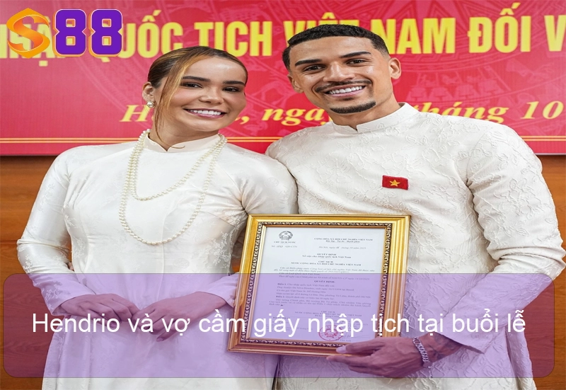 Hendrio Chính Thức Nhập Tịch Việt Nam - UPDATE 17/10/2025 Hendrio và vợ cầm giấy nhập tịch tại buổi lễ.